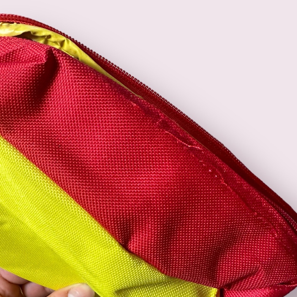 NWT Disney Winnie The Pooh Yellow And Red Two Piece Lunch Bag Set Insulated - Picture 12 of 12